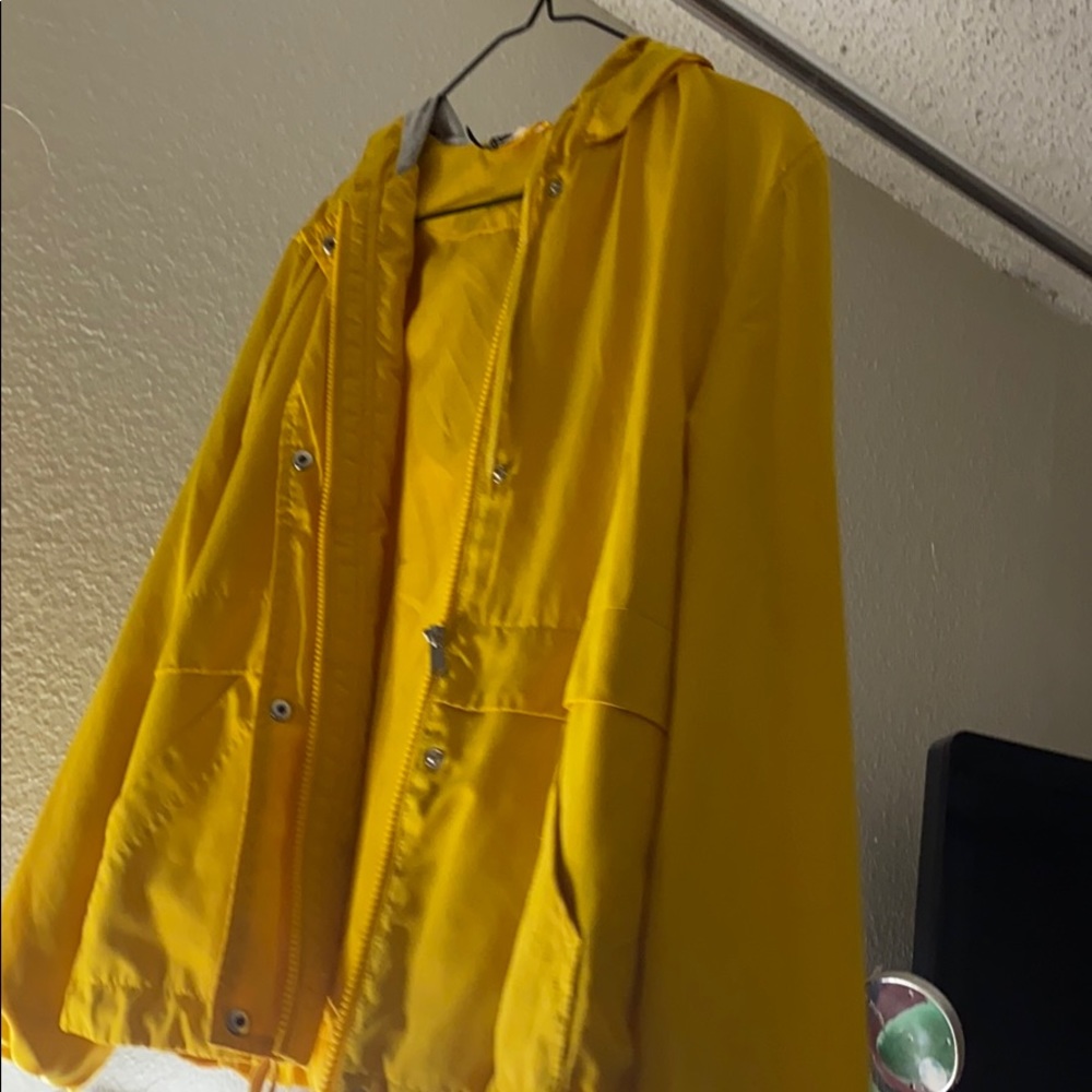 H&M Windbreak - Picture 2 of 3